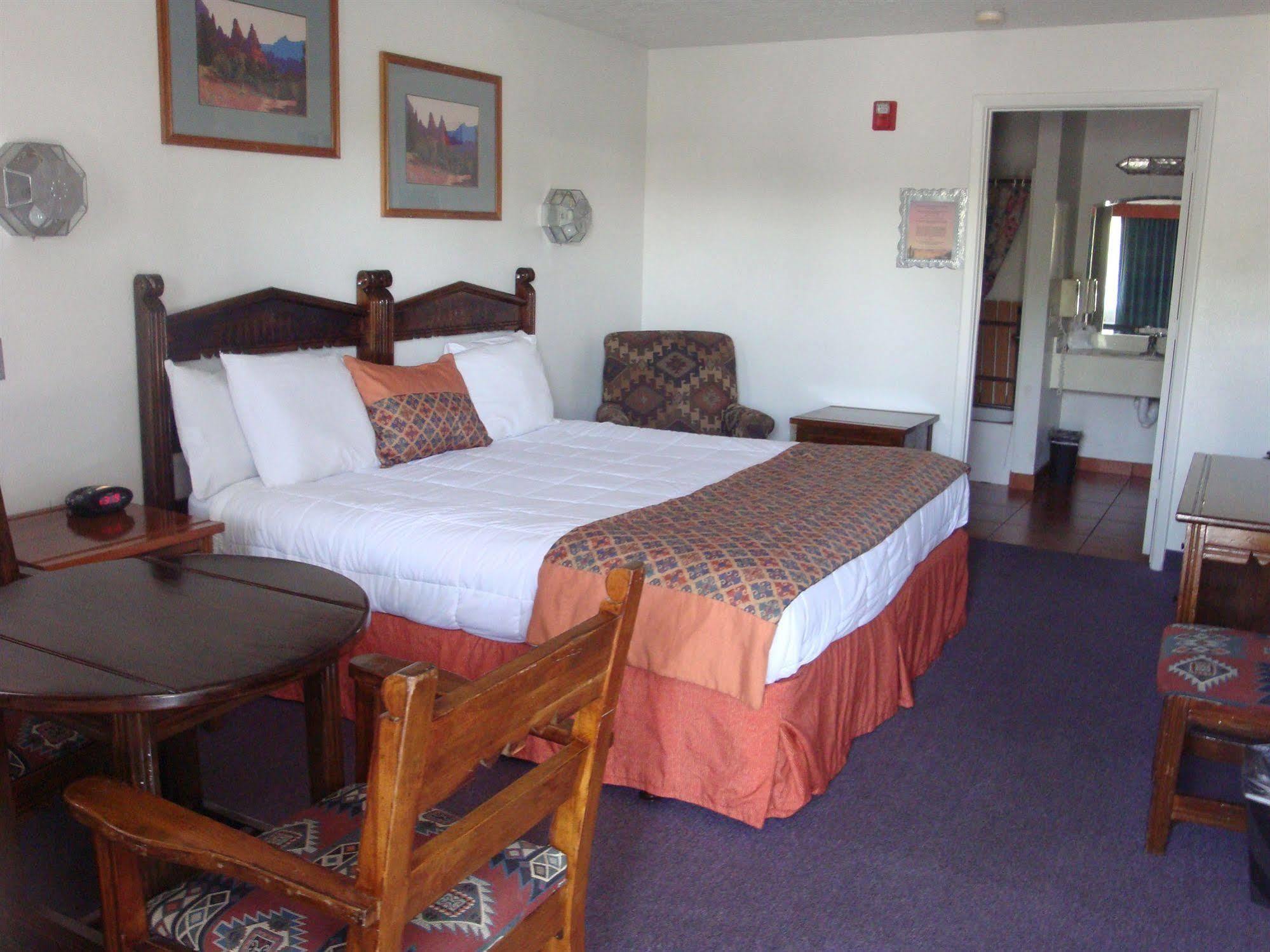 Sandia Peak Inn Old Town Abq, A Howard Johnson By Wyndham Αλμπουκέρκι Εξωτερικό φωτογραφία