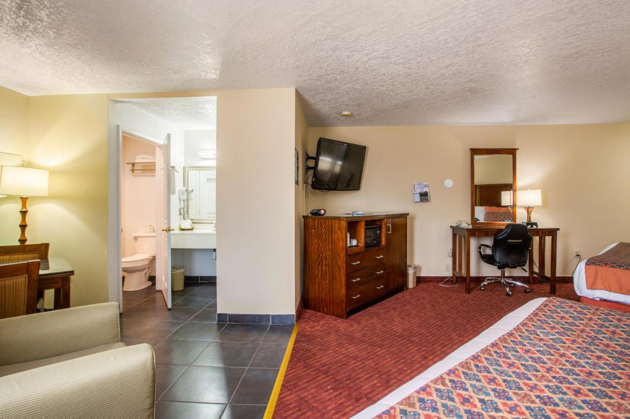Sandia Peak Inn Old Town Abq, A Howard Johnson By Wyndham Αλμπουκέρκι Εξωτερικό φωτογραφία
