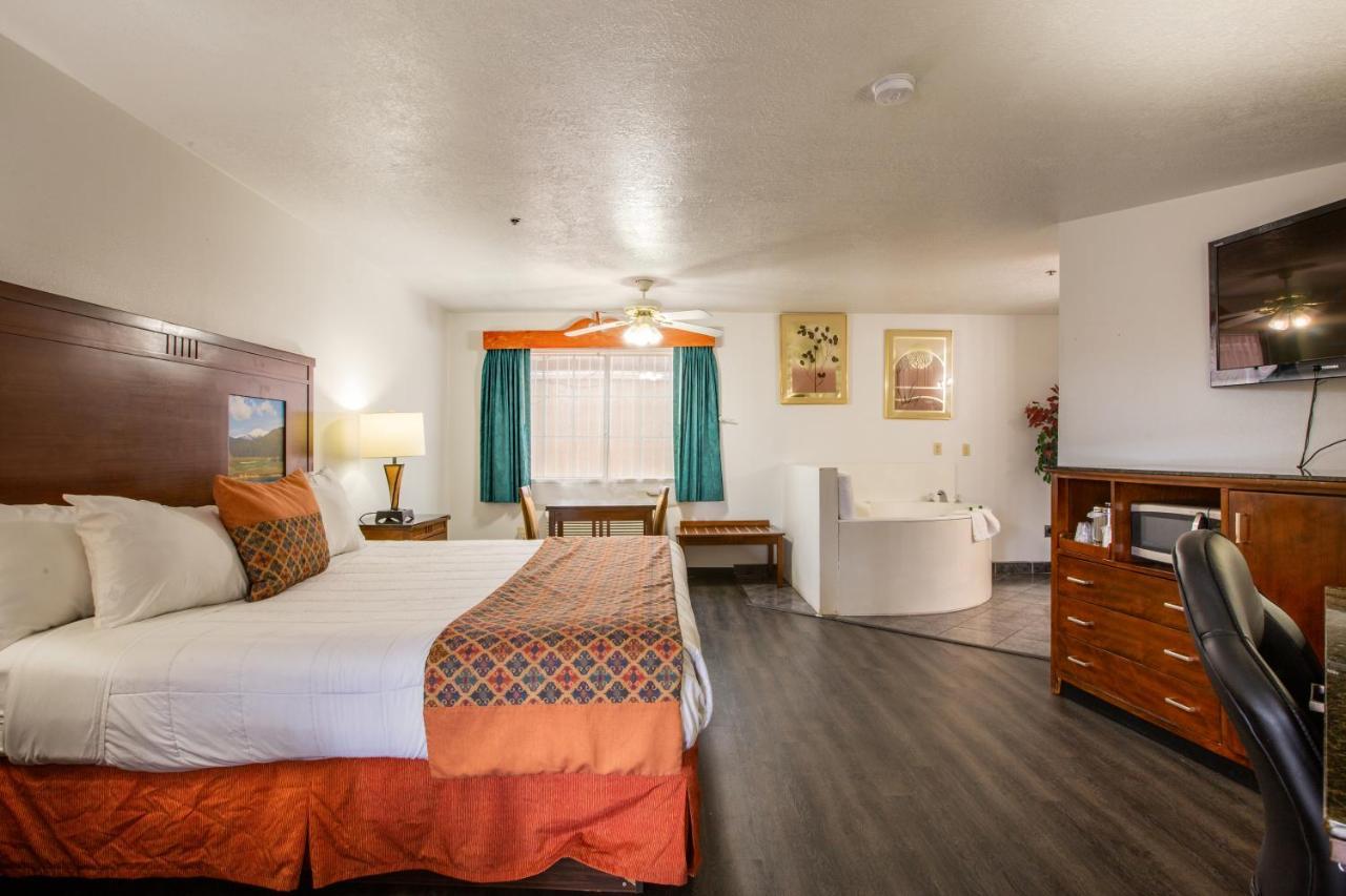 Sandia Peak Inn Old Town Abq, A Howard Johnson By Wyndham Αλμπουκέρκι Εξωτερικό φωτογραφία